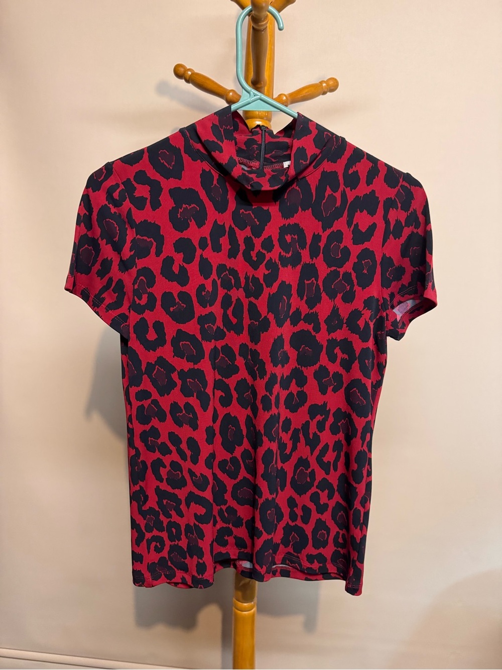 Women’s Anne Klein Red and Black Leopard Print Short Sleeve Mock Neck Top